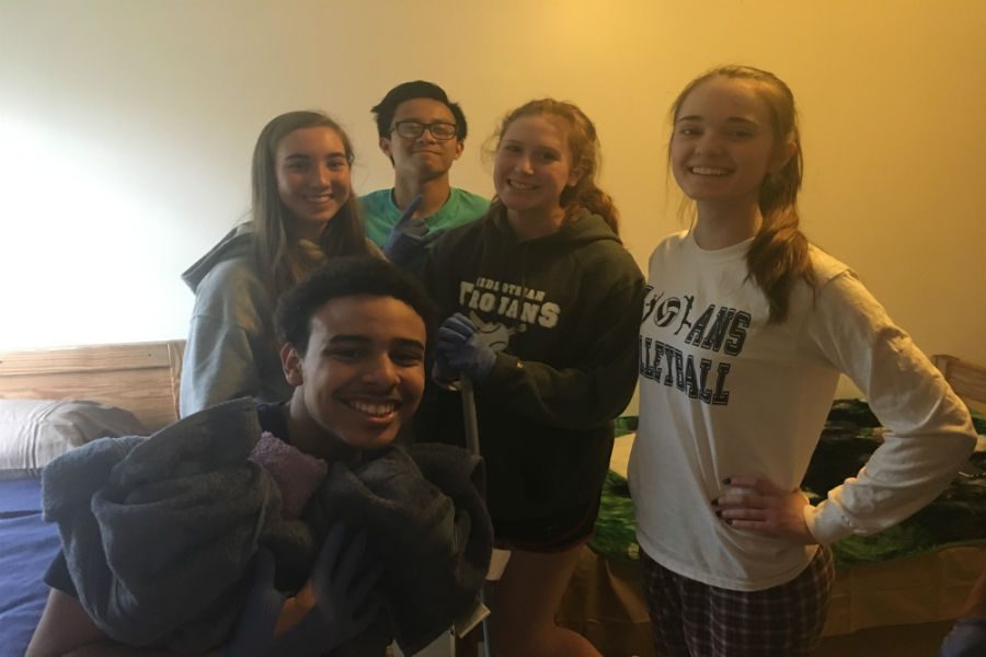 Maggie+McDermott%2C+Andre+Protacio%2C+Elizabeth+Czenczek%2C+and+their+friends+had+a+great+time+cleaning+up+the+Hilliard+House.