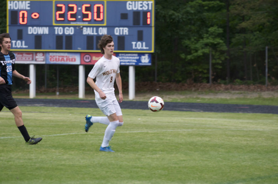 Senior Hunter Lemon secures possesion for Midlothian.