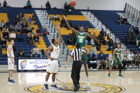 Midlo Men’s Basketball Suffers Tough Loss to Huguenot
