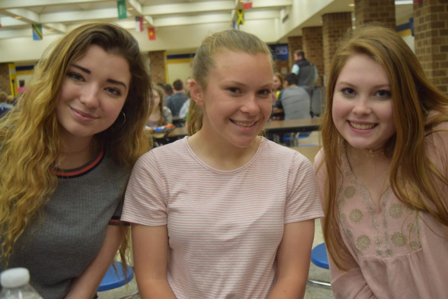 Freshmen Emily Vanlandingham, Madison Salzman, and Emily Peterson enjoy lunch together. 