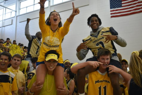 Students Cheer for Blue and Gold