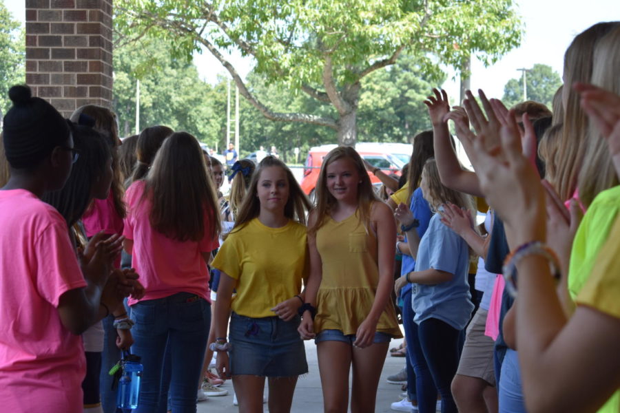 Incoming freshmen enter the school through a tunnel of Trojan Nations students to attend Freshman Orientation.