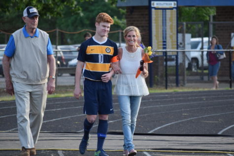 Midlo Soccer Commemorates the Class of 2019