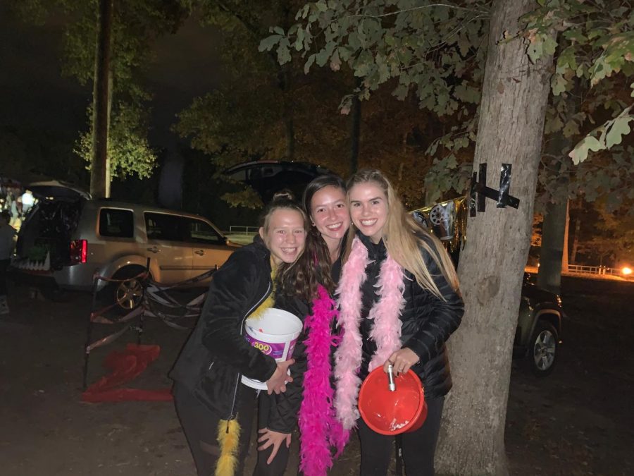 Lena+Caffall%2C+Ally+Marmo%2C+and+Caroline+Bowe+put+on+a+Hollywood-themed+trunk-or-treat+car+at+the+2019+Park+After+Dark.