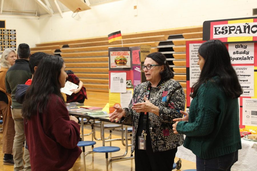 Dr. Szwabowski explains the benefits of taking Spanish at the 2020 Scheduling Night.
