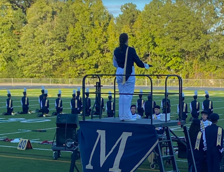Drum Major Kate Tabor conducts as Midlo begins their performance.