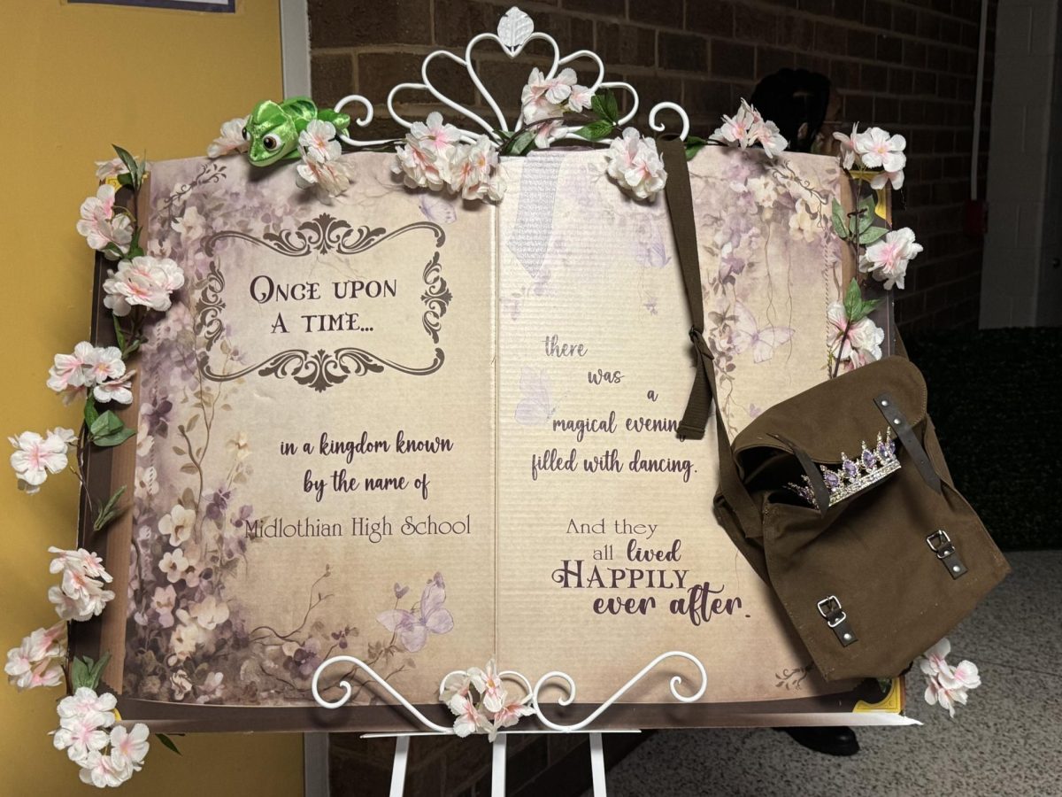 Decorations at the entrance to Homecoming
