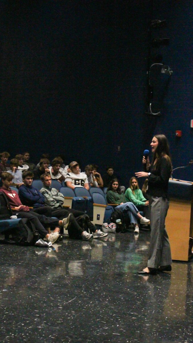 Sarah Nugent addresses FBLA members